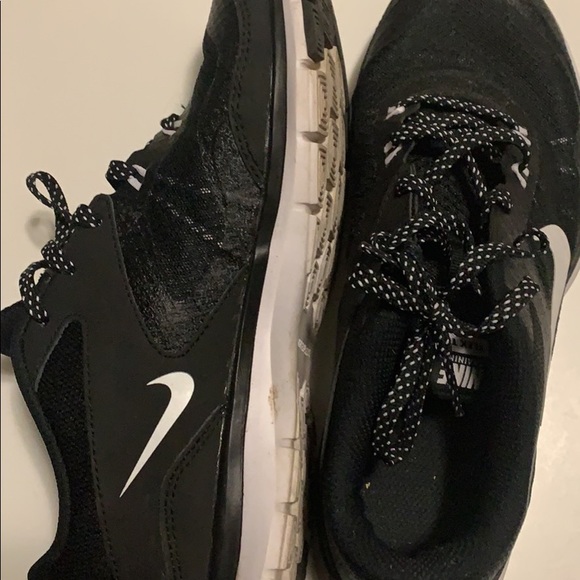 Nike shoes - Picture 2 of 2